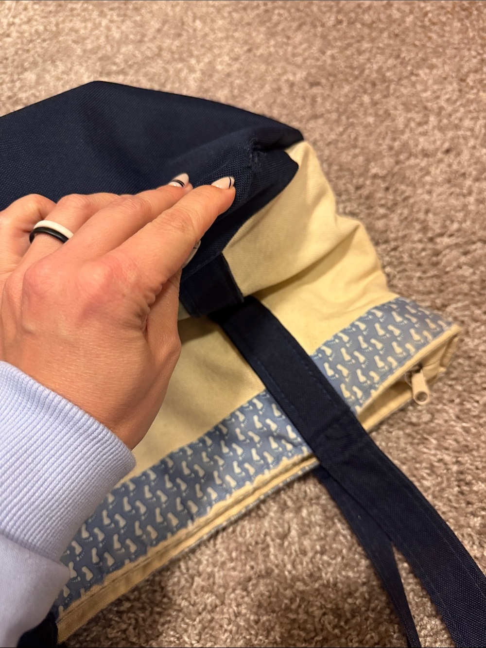 Vineyard vines tote in small blue footprint trim - Picture 4 of 6